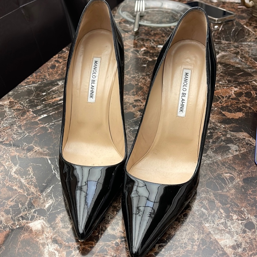 MANOL O BLAHNIK  WOMEN DRESS SHOES  SIZE 9.5  LIKE NEW .